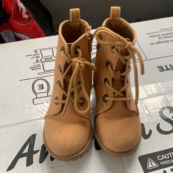 Old Navy Other - 💚$5 💚 Toddler Girl lace up boots